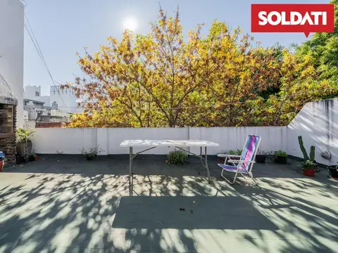 PH en venta. Primer piso por escalera 2 dormitorios  playroom con muy buena terraza en Villa Crespo.