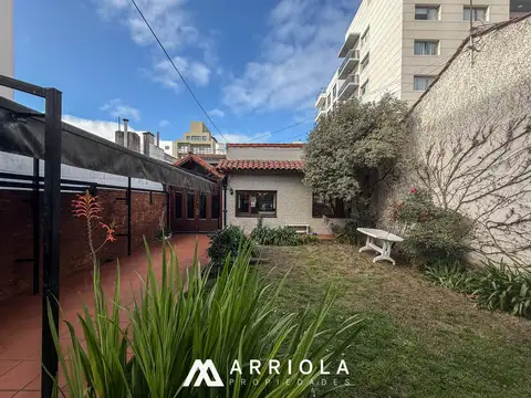 Sarmiento al 2956, entre Alvarado y Castelli