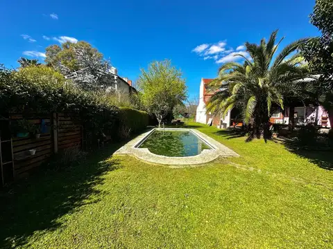 Casa 6 ambientes con 2 baños