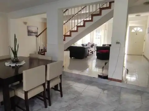 Casa en Venta en Garin, USD 160.000
