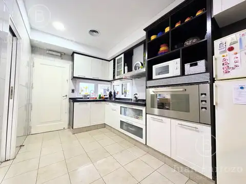 Casa en Venta con 4 cocheras