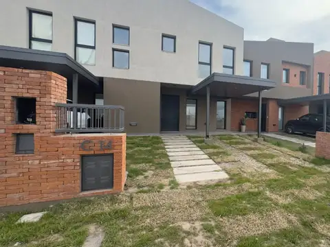 Casa en Alquiler de 3 dormitorios