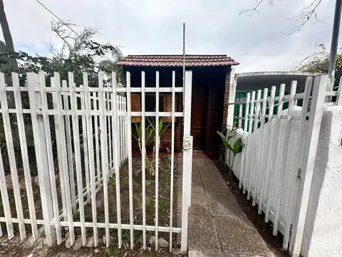 Monoambiente en Alquiler  Calle Douglas a metros de Av. Recta Martinolli