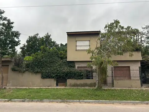 Casa 5 ambientes con 1 baño
