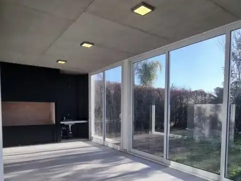 Casa en Venta en Pilar Del Este, USD 259.000