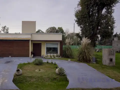 Casa en Venta con 4 cocheras