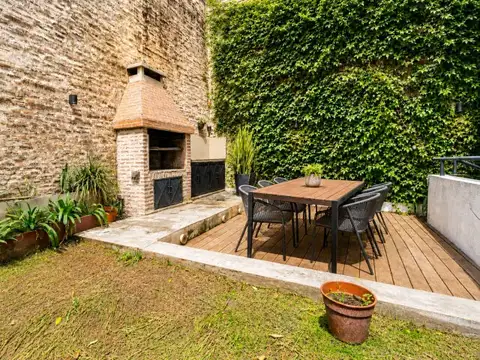 Departamento 4 amb. con patio y cochera en Venta - Recoleta
