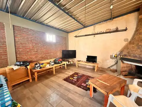 Casa 6 ambientes con 2 baños