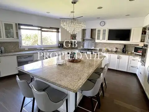 Venta de Casa 6 AMBIENTES en Ayres Plaza,  4 dormitorios