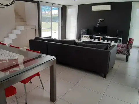 Casa en Alquiler en Haras Santa María, USD 2.000