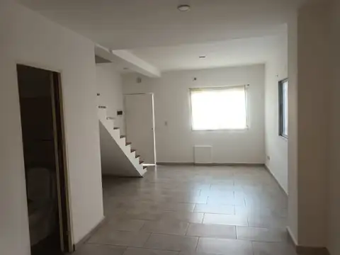 Miguel Cane 100, Piso pb