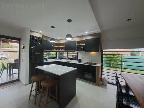 Venta casa moderna 3 ambientes con pileta sobre 706m2, Parque Sakura, Exaltación de la Cruz