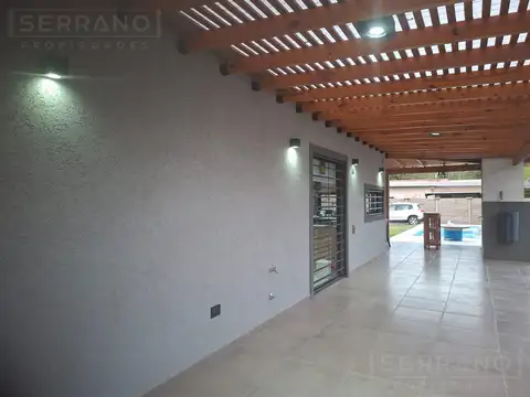 Casa en Venta con 2 cocheras