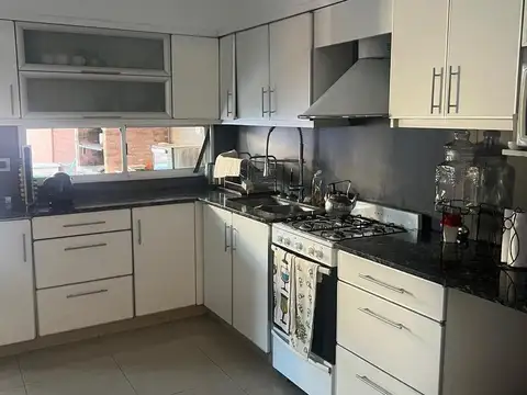 Casa en Venta con 3 cocheras