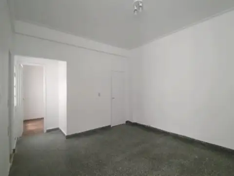 Departamento tres ambientes tipo PH con dos patios propios