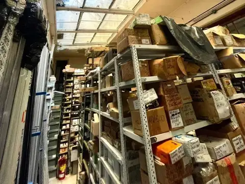 LOCAL SOBRE VÍA PÚBLICA C/VIVIENDA EN PH ,SIN EXPENSAS, 210 MTS TOT, MIXTURA 4, EXC. UBICACIÓN