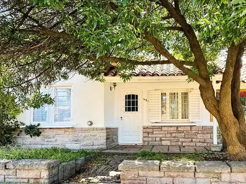 Casa en venta - 3 Dormitorios 2 Baños - 123Mts2 - Mar del Plata