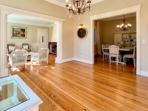 Casa 6 ambientes con 5 baños