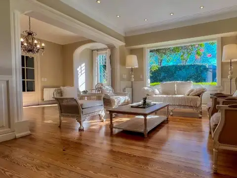 Casa en Venta con 6 cocheras