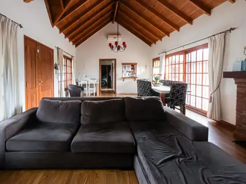 Casa en Venta con 2 cocheras