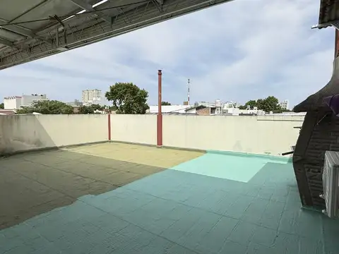 Casa 10 ambientes con 4 baños