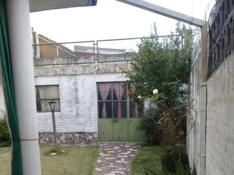 CASA LOTE 8.66 X 29 EXCELENTE ZONA