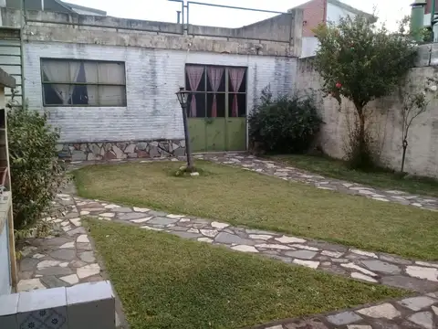 Casa 3 ambientes con 1 baño