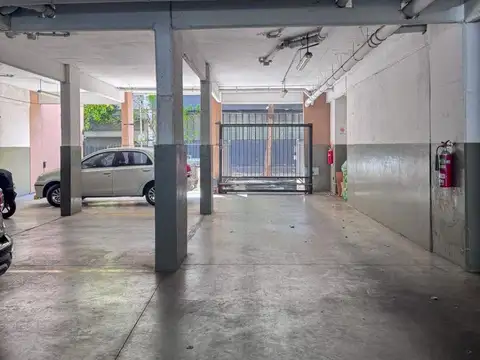 Cochera con seguridad 24hs