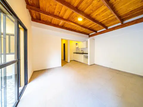 Casa en venta en Echesortu con patio y parrilla.