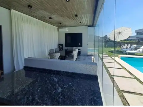 casa 4 ambientes en Lagos de Canning