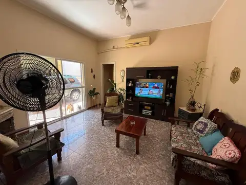 AMPLIA CASA 3 DORMITORIOS CON GARAGE Y FONDO LIBRE