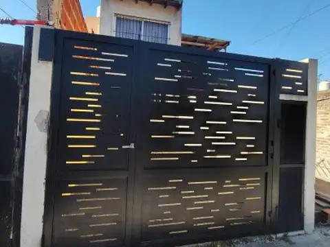 PH 3 ambientes con patio y cochera en alquiler en Morón sur