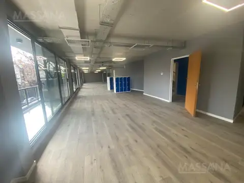 Oficina Monoambiente con 4 baños