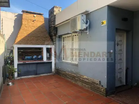 VENTA  CASA 4 AMBIENTES, CASTELAR NORTE