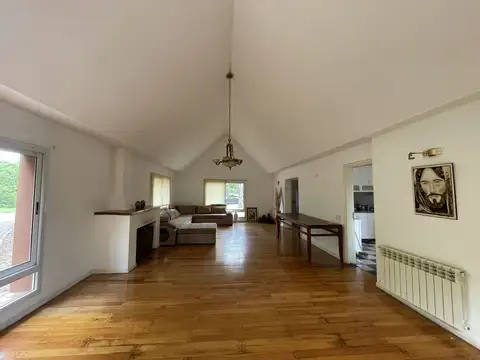 Casa en Alquiler con 4 cocheras