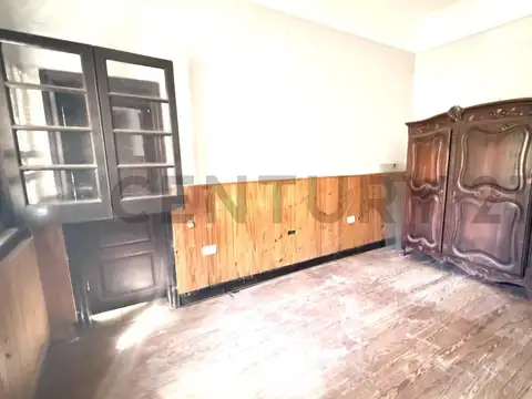 Casa 10 ambientes con 2 baños