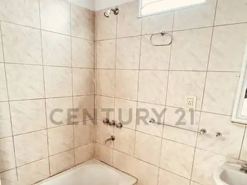 Casa en Alquiler con 1 cochera