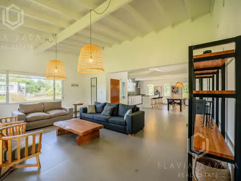 Venta casa cinco ambientes. pileta. Golf II Costa Esmeralda