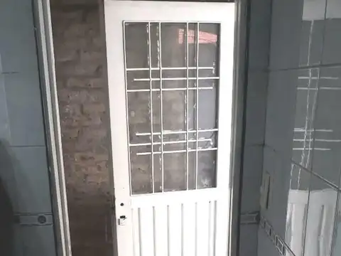 Venta de casa s/amplio fondo y pileta.