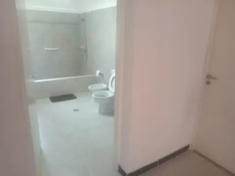 Casa 5 ambientes con 1 baño