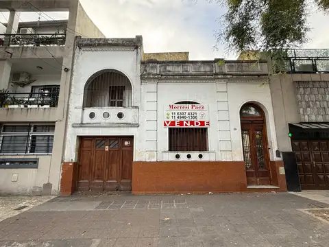 Casa 5 Ambientes  Sobre lote Propio Patio Terraza  Garage a  Refaccionar 