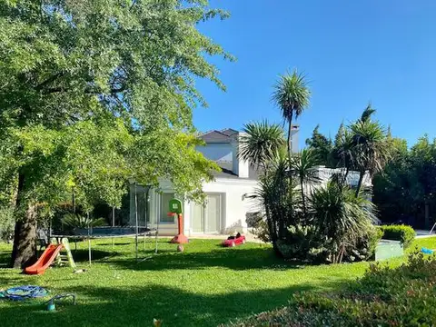 Casa 6 ambientes con 5 baños