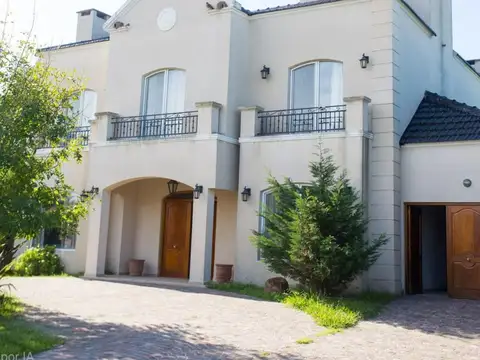 Casa En Santa Juana Canning