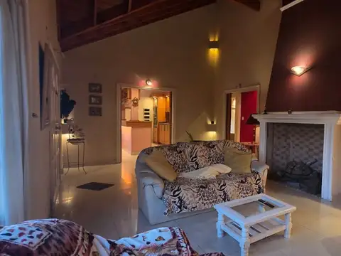 Casa 3 ambientes con 2 baños