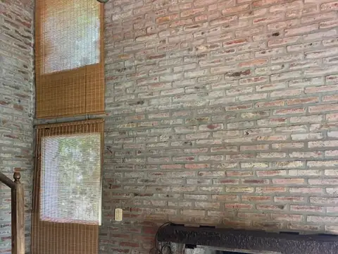 Casa 8 ambientes con 2 baños