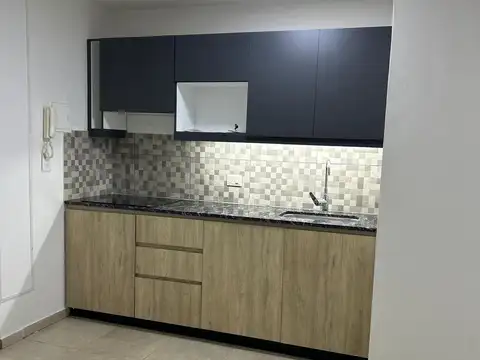 Departamento de 1 dormitorio duplex con patio en Lourdes. PH