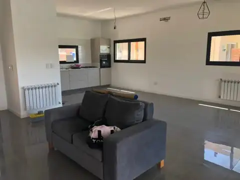 Casa 4 ambientes con 3 baños