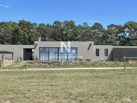 Vende casa en Pueblo mio, Manantiales de 4 dormitorios.