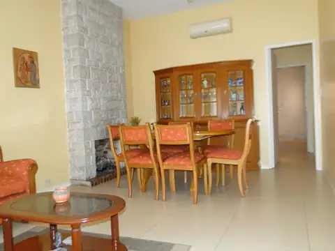 GALPÓN 200 m² CON CASA Y MONOAMBIENTE ZONA OESTE