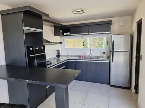 Casa en Venta en Villa Del Lago, USD 250.000